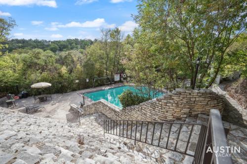 Pool and Rooftop Lounge 1BR 2BA Loft Condo Parking By Austin Vacay Pool and Rooftop Lounge 1BR 2BA Loft Condo Parking By Austin Vacay