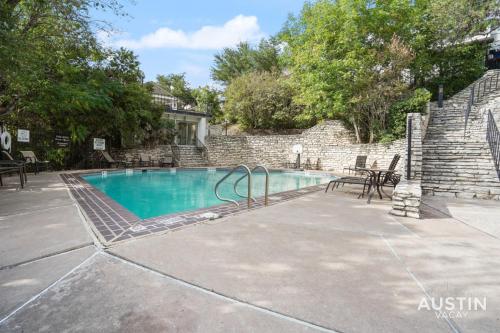 Pool and Rooftop Lounge 1BR 2BA Loft Condo Parking By Austin Vacay Pool and Rooftop Lounge 1BR 2BA Loft Condo Parking By Austin Vacay