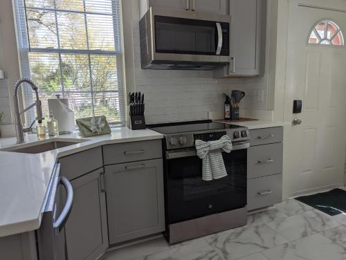 New! 2br1ba Convenient To 9th St, Ncssm detail