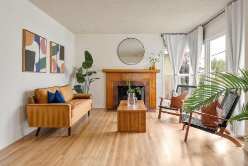 Vintage Vibes Near Airport Games Sleeps 8