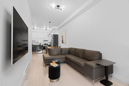 New Modern 2bdr Apartment in Little Italy Unit 202 — other in 6717 Rue St-Hubert, Montréal, QC H2S 2M7, Canada, Montréal, H2S 2M7, Canada