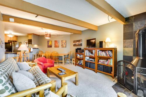 Silverthorne Condo with Lake Views 10 Mi to Skiing! in Silverthorne, USA