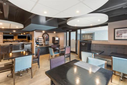 Best Western Plus Milwaukee West - image 2
