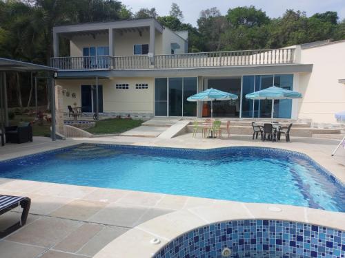 Casa Campestre en Condominio en Anapoima
