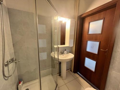 Cozy Apt near Coltea Hospital Old Town