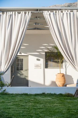 Garden, Casa Moderna in Kourites