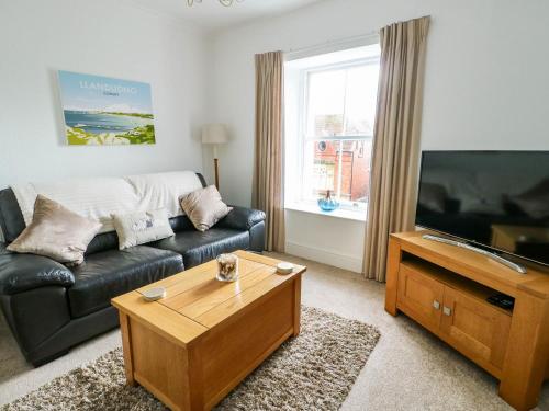 Llewelyn House - image 10