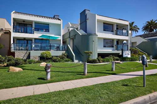 Ocean View with Large Balcony Air Conditioned - image 11