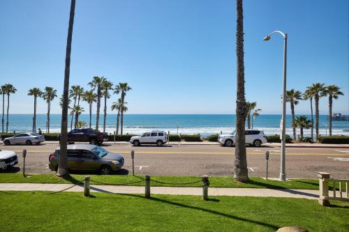 Ocean View with Large Balcony Air Conditioned - image 12
