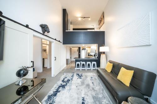 Modern Downtown Top Floor Penthouse With Bay Views, Seattle
