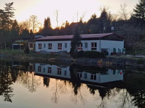 Lakefront Family Retreat in Güntersberge, Deutschland