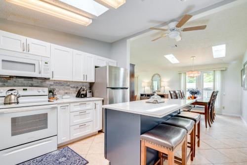 Hilltop Golf Course Cottage in The Villages! in เลดี้ เลค (FL)