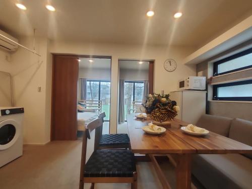 C3 Shibuya new hotel, 2 bedrooms and 1 living room, 7 mins to ST Max 6P 渋谷全新酒店 全新装修 两室一厅 交通中心 车站7分钟 最大6人 直达新宿 涉谷 表参道 品川 池袋 上野 代代木 银座 原宿, Tokio