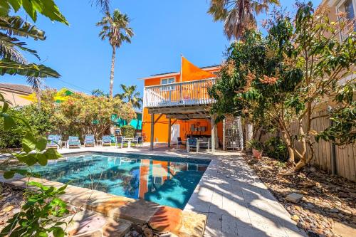 Sunny South Padre Home - Steps to the Beach!