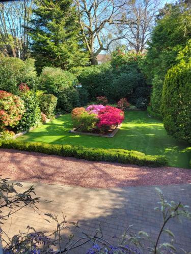 Little Robin Gate - Free Parking - Central - 10 min Walk to Train Station - image 4