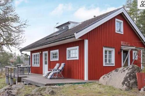 Summer cottage at seafront with private jetty in Oskarshamn