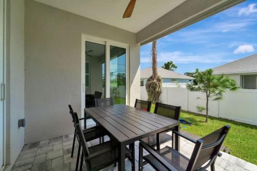 Modern luxe getaway for families near Siesta Key in Osprey (Florida)