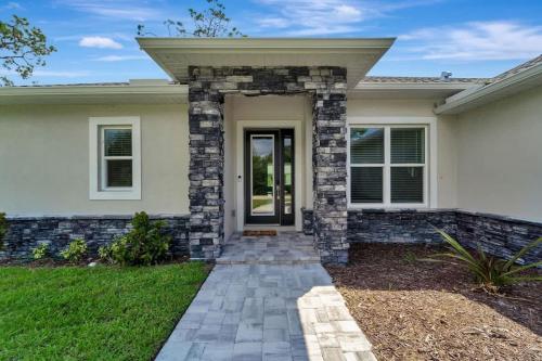 Modern luxe getaway for families near Siesta Key in Osprey (Florida)