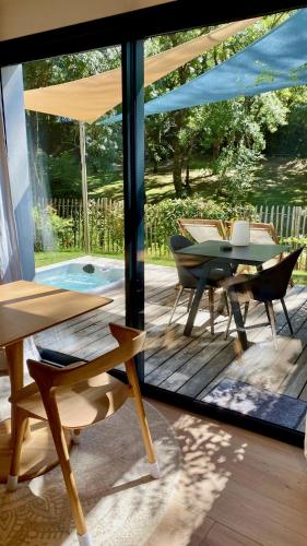 Chambres avec Jacuzzi privatif - Kassiopée Bed & Spa 5