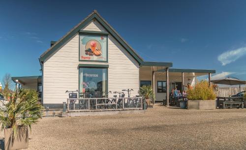 A szálláshely kívülről, Visserslust in Baambrugse Zuwe