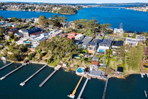 Luxury Waterfront property also on aerbnb