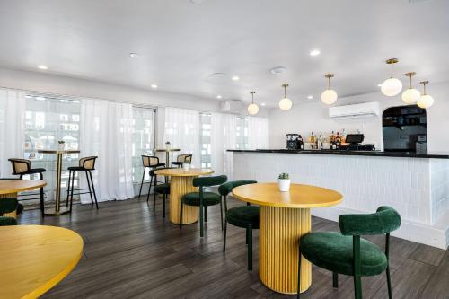 Skylark Hotel - image 10