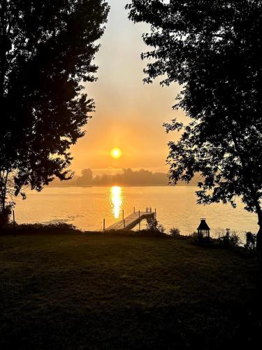 Chalet St-Jean-Sur-Richelieu Waterfront