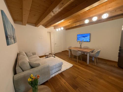 Three-Bedroom Deluxe Apartment