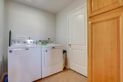 Pet-Friendly Adobe about 3 Miles to Lake Powell! - main image