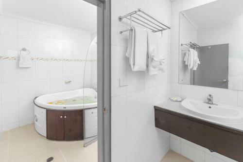 Trans International Hotel, Nadi (photo 9)