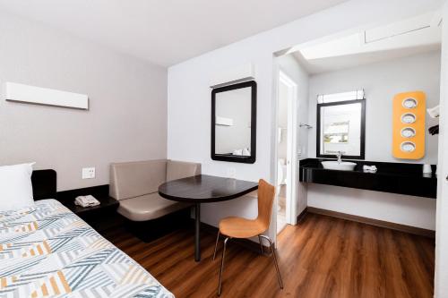 1 queen bed