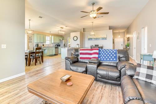 Outdoor Entertaining Space Family Home in Milton in Avalon (FL)