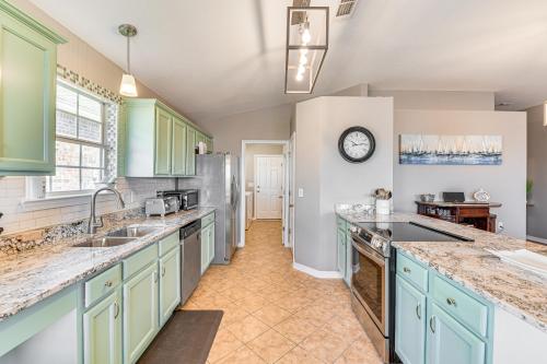 Outdoor Entertaining Space Family Home in Milton in Avalon (FL)