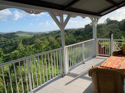 Haut de villa 1chambre climatisée à 3min de l'habitation Clément (Haut de villa 1chambre climatisee a 3min de l'habitation Clement) in Le Saint-Esprit