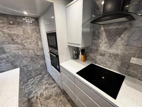 HouseSleeps9-Fireplace-Garden-Bbq-Tv, Manchester (photo 8)