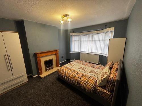 HouseSleeps9-Fireplace-Garden-Bbq-Tv, Manchester