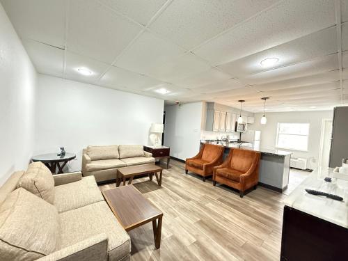 Econo Lodge Amish Country - image 7