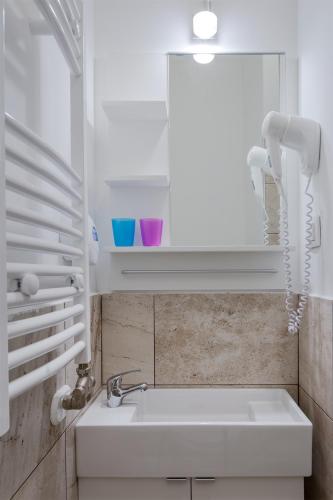 Amber Gardenview Studios - image 13