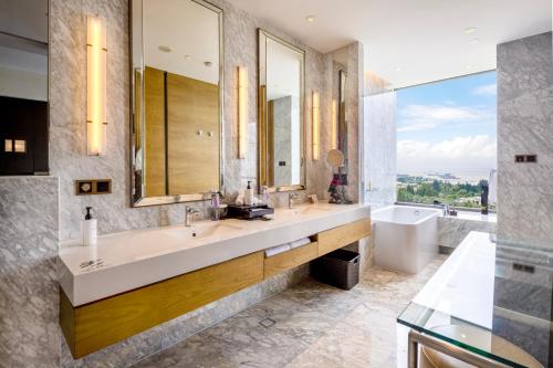 InterContinental Nantong by IHG-Best view of yangtze