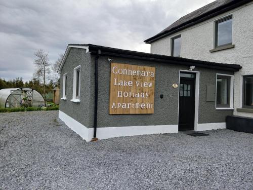 Connemara Lake View Apartment in Camus
