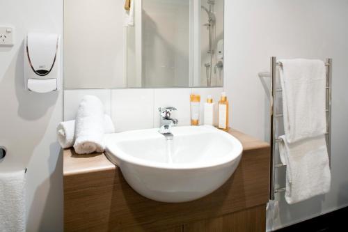 Nesuto St Martins Apartment Hotel - image 5