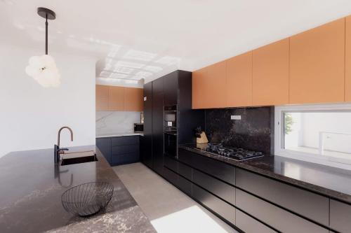 Modern Luxury & Sweeping Views in Sandy Bay