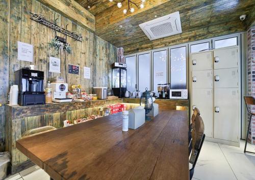 Food and beverages, February Hotel The Stay Busan Gangseo Annex Building in Gangseo-gu