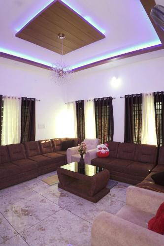 The Mountain Nest-Luxurious Retreat in Thavinhal