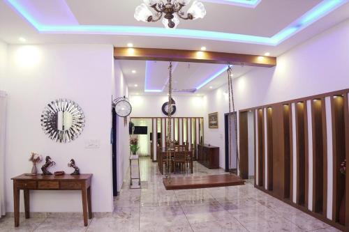 The Mountain Nest-Luxurious Retreat in Thavinhal