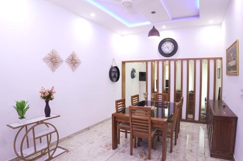 The Mountain Nest-Luxurious Retreat in Thavinhal