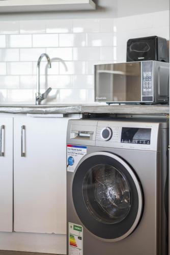 Harbour View Stylish Woodstock Apartment w Balcony