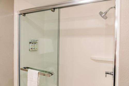 Holiday Inn Express Hotel Raleigh Southwest an IHG Hotel - image 6