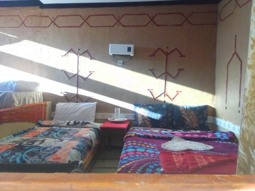 1 double bed, 1 twin bed
