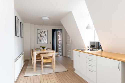 Rustic & Cozy 2BR in Heart of CPH City by Strøget - image 4